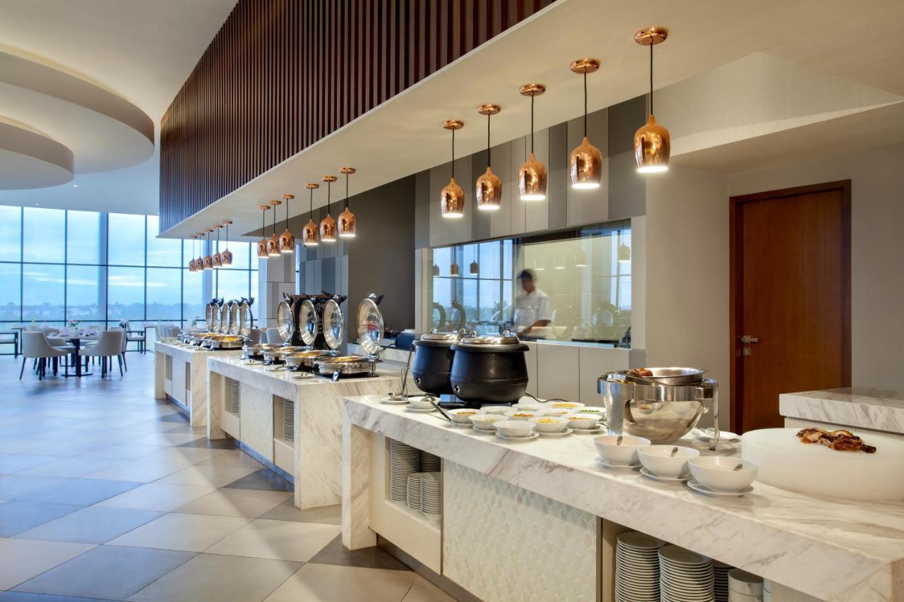 Wyndham Opi Hotel Palembang Exterior photo