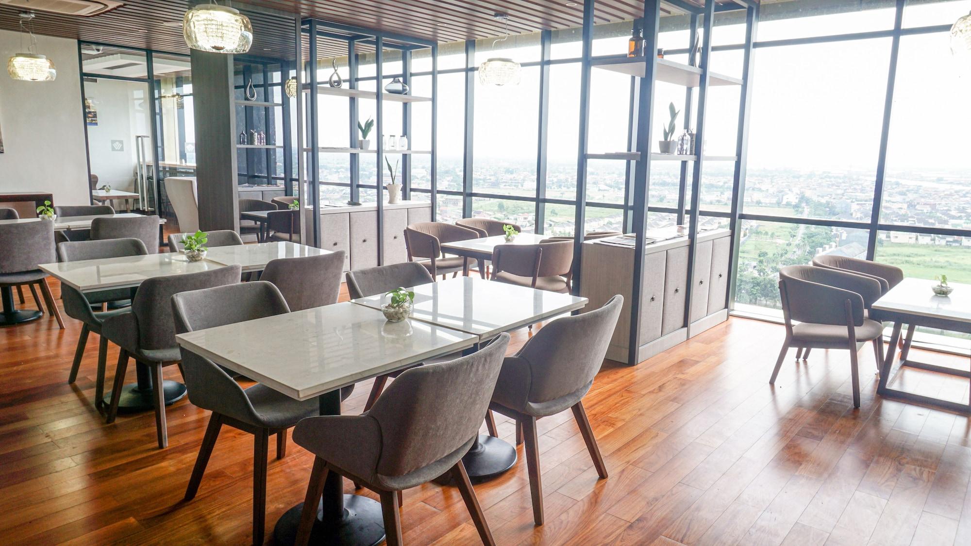 Wyndham Opi Hotel Palembang Exterior photo