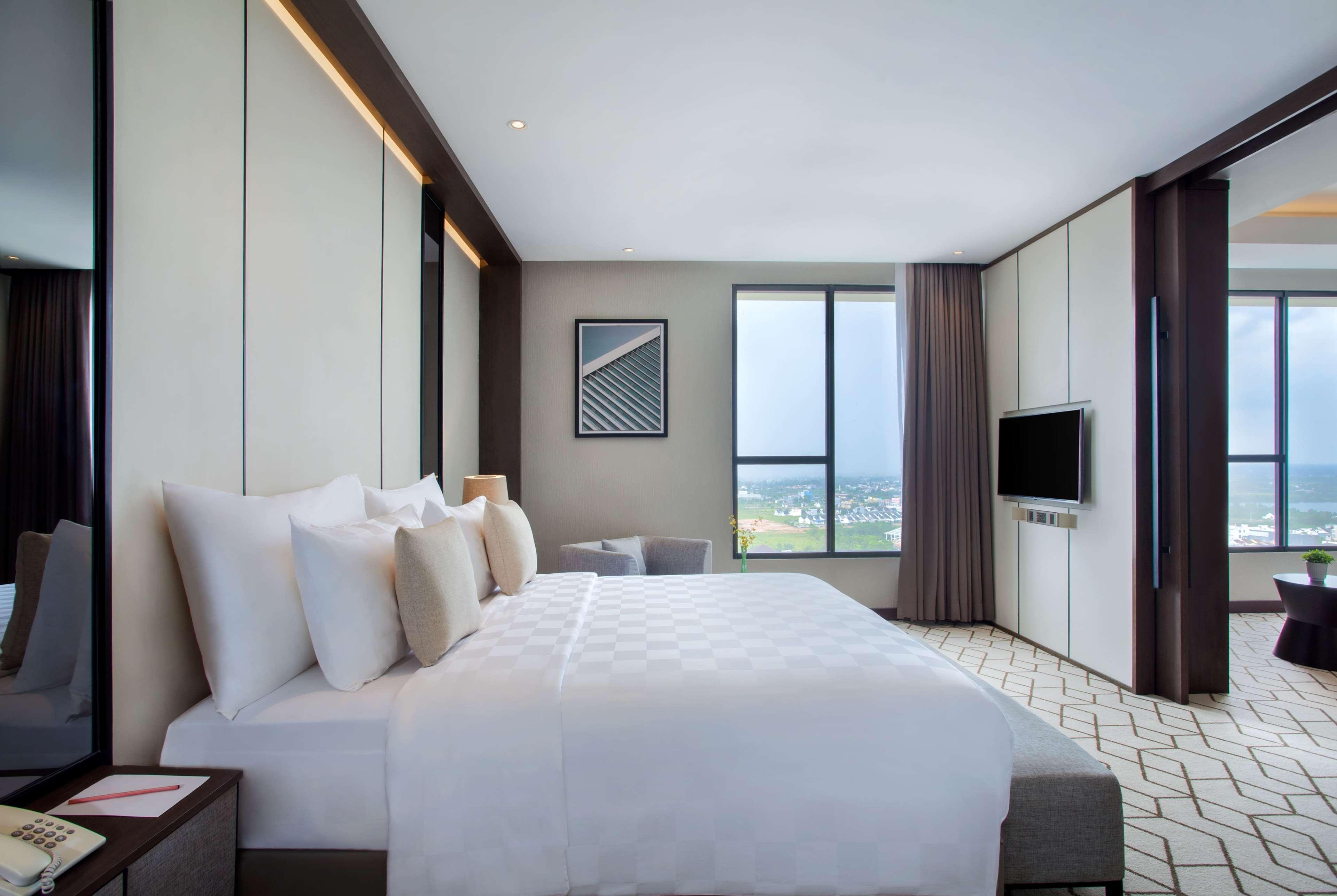 Wyndham Opi Hotel Palembang Exterior photo