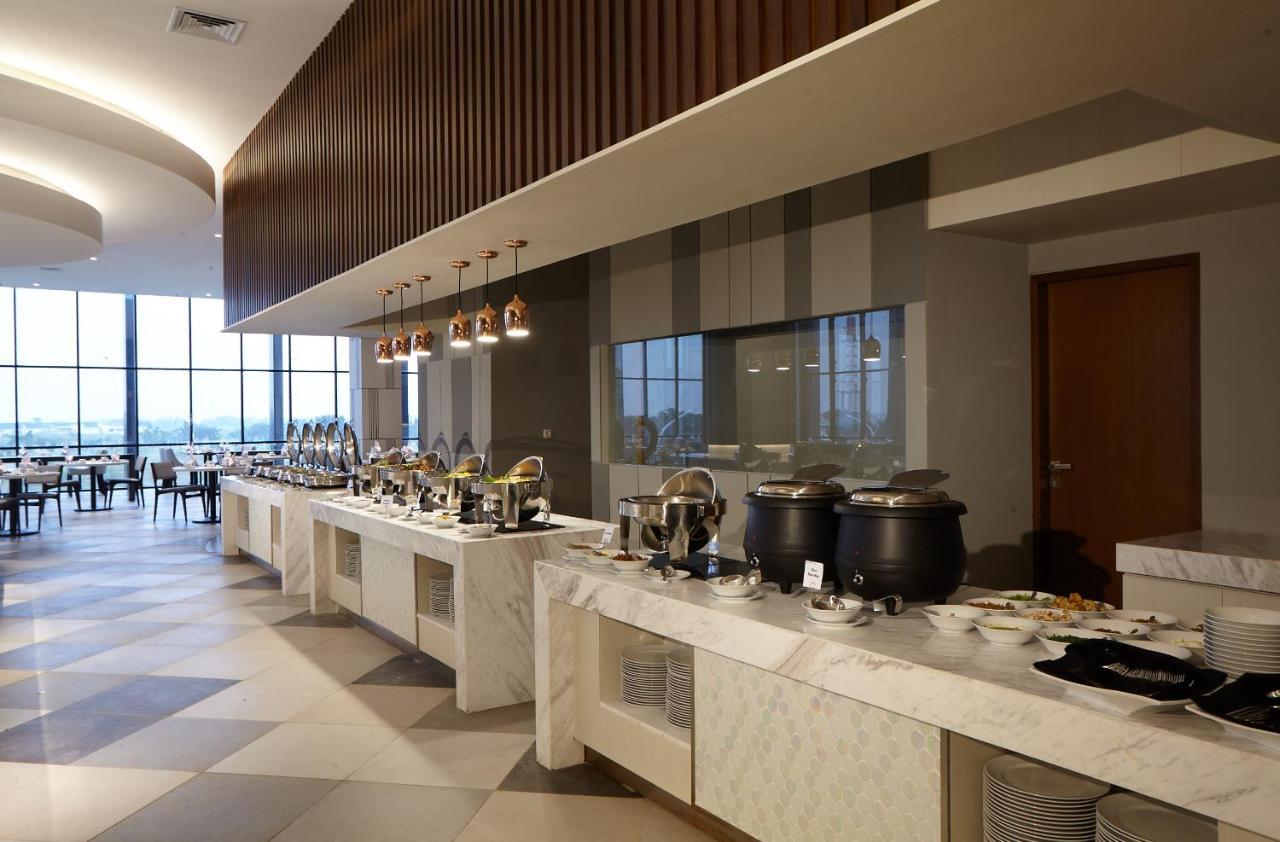 Wyndham Opi Hotel Palembang Exterior photo