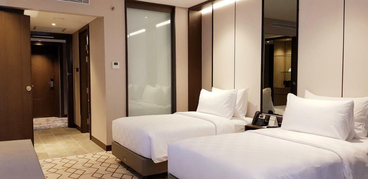 Wyndham Opi Hotel Palembang Exterior photo